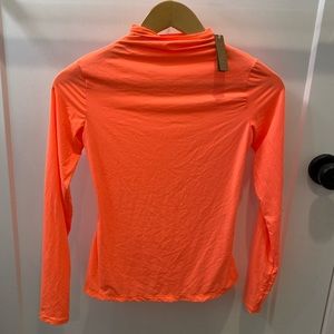 *NEW* SKIMS FITS EVERYBODY
TURTLENECK TOP - Size M